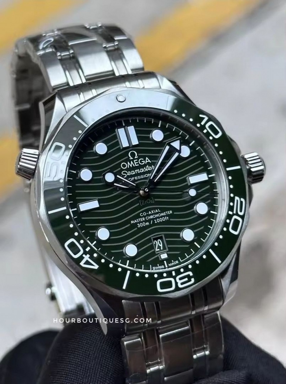 Brand New Omega SeaMaster Green on Bracelet Automatic Divers Watch 210.30.42.20.10.001
